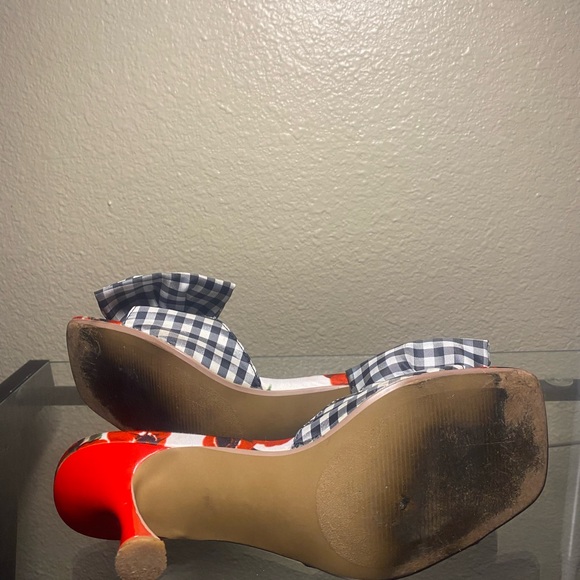 BETSEY JOHNSON Stylish Gingham Bow Heels - Picture 5 of 5